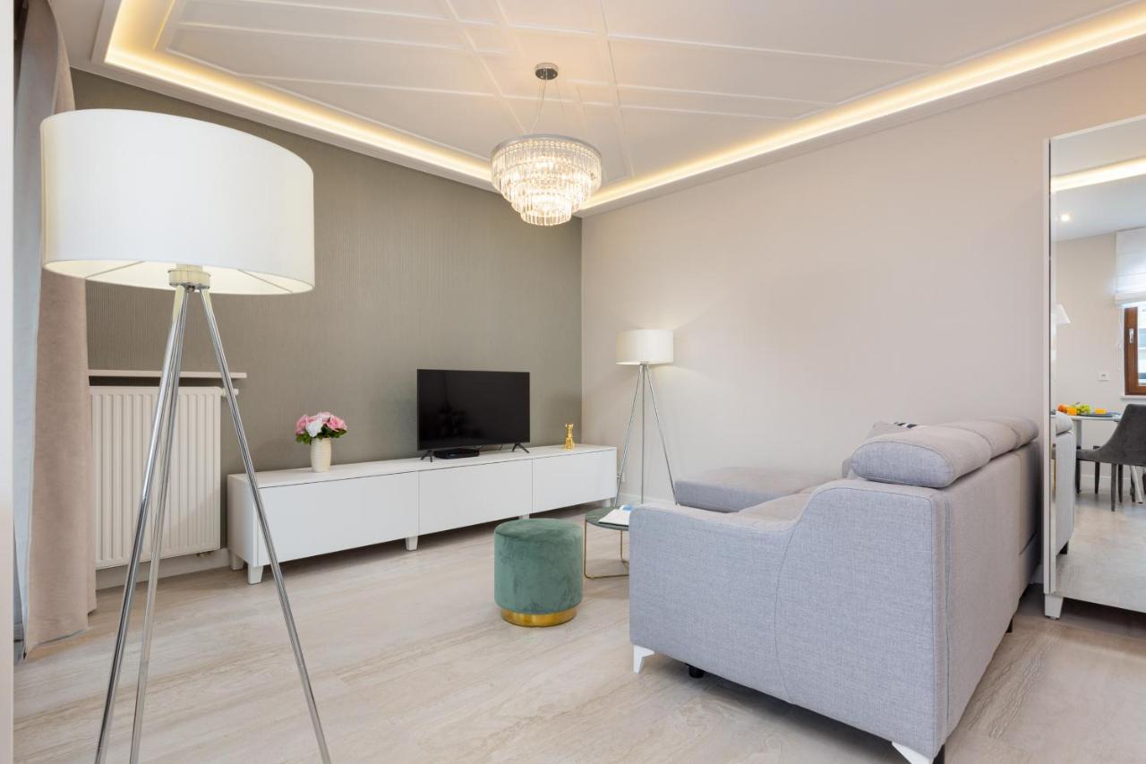 City Center Apartments Grzybowska With Parking By Noclegi Renters Варшава Екстер'єр фото