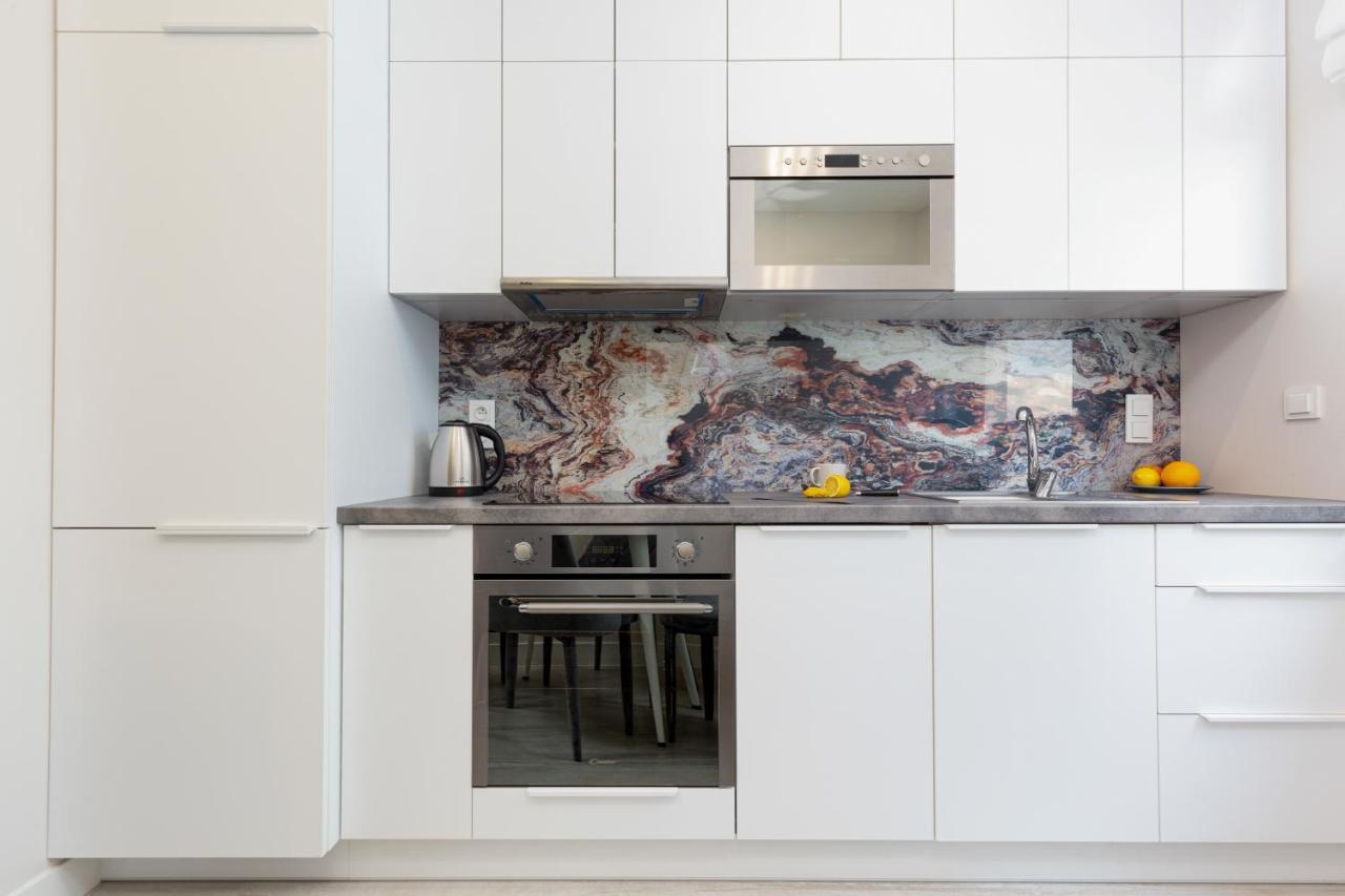 City Center Apartments Grzybowska With Parking By Noclegi Renters Варшава Екстер'єр фото