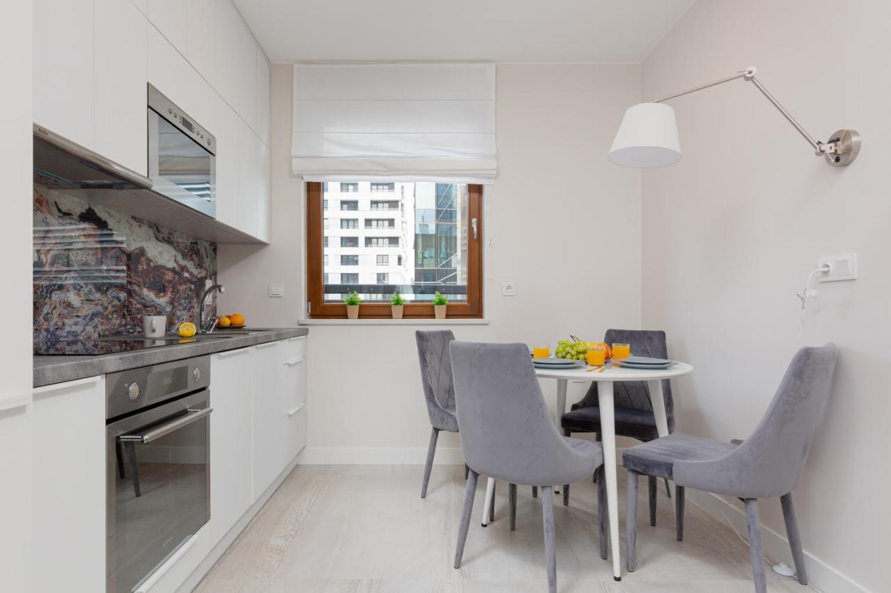City Center Apartments Grzybowska With Parking By Noclegi Renters Варшава Екстер'єр фото