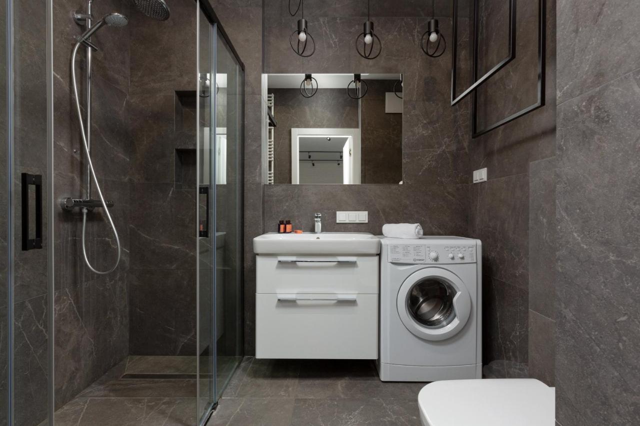 City Center Apartments Grzybowska With Parking By Noclegi Renters Варшава Екстер'єр фото