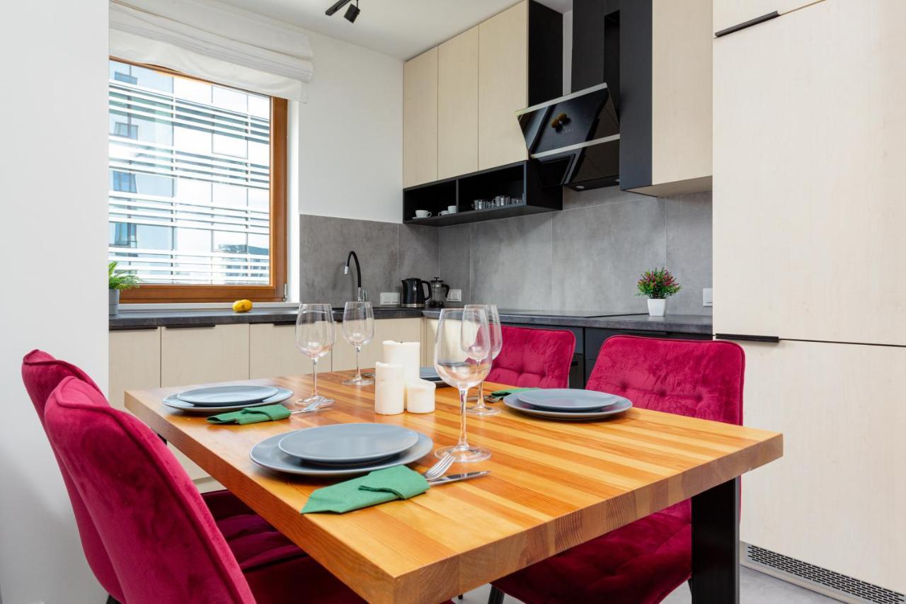 City Center Apartments Grzybowska With Parking By Noclegi Renters Варшава Екстер'єр фото
