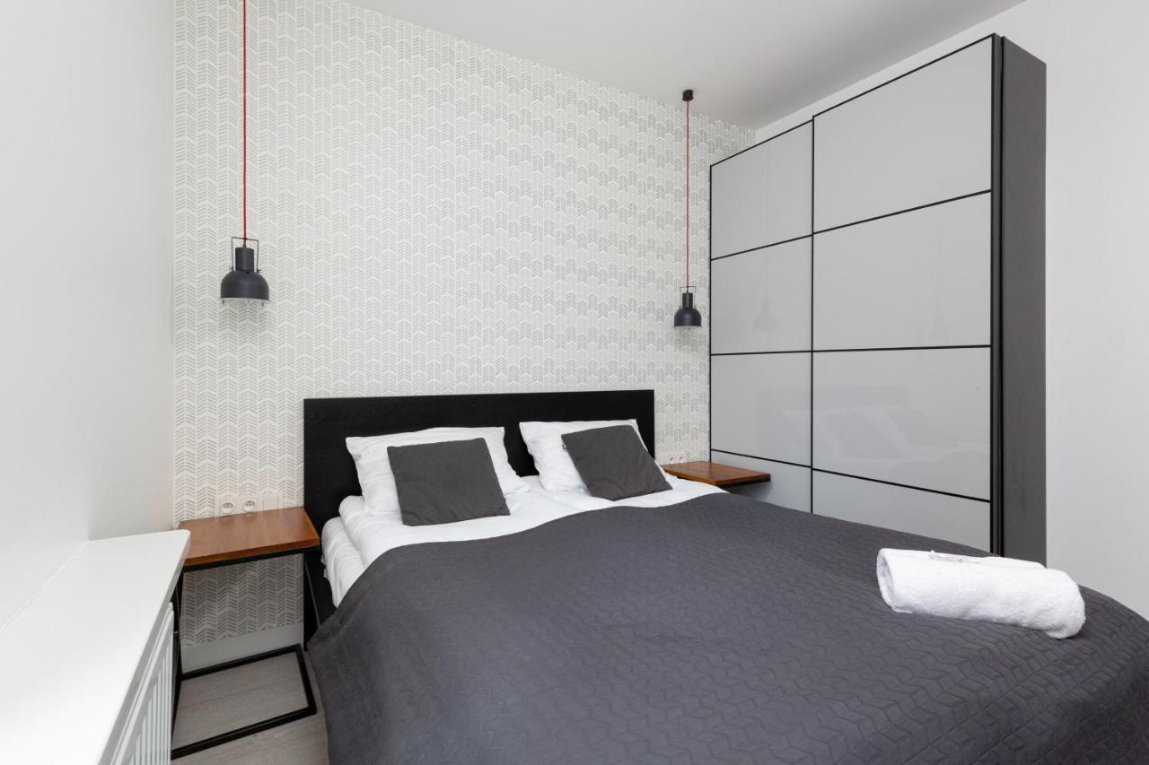 City Center Apartments Grzybowska With Parking By Noclegi Renters Варшава Екстер'єр фото