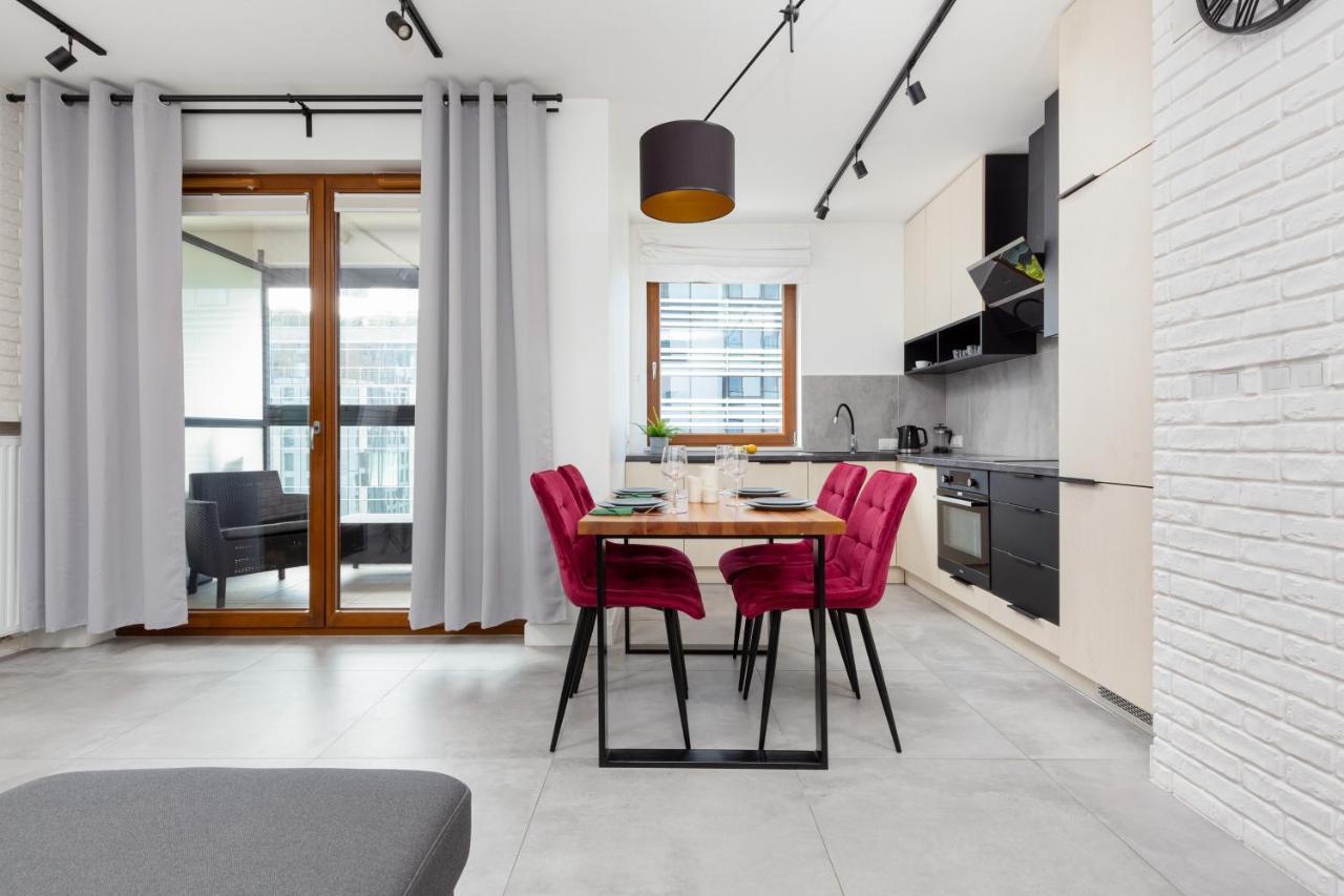 City Center Apartments Grzybowska With Parking By Noclegi Renters Варшава Екстер'єр фото