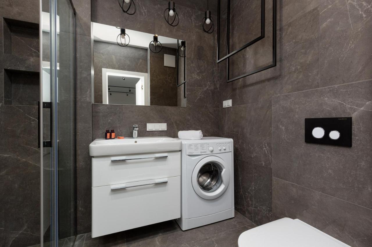 City Center Apartments Grzybowska With Parking By Noclegi Renters Варшава Екстер'єр фото